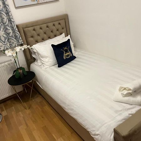 Tj Homes - Double Room With Single Bed - 3 Min To Tube Station - London Ruislip Esterno foto