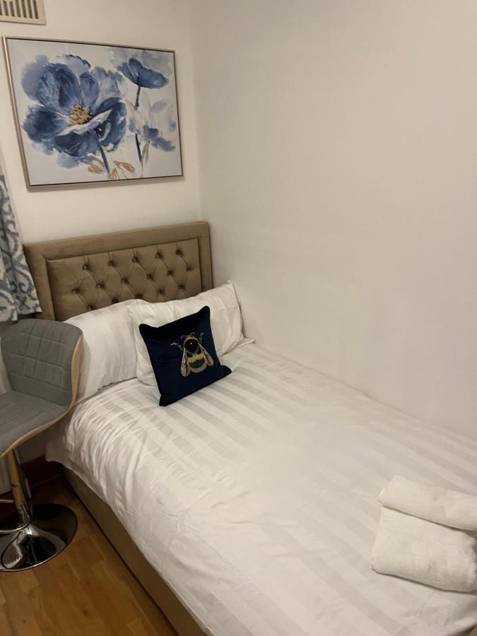 Tj Homes - Double Room With Single Bed - 3 Min To Tube Station - London Ruislip Esterno foto