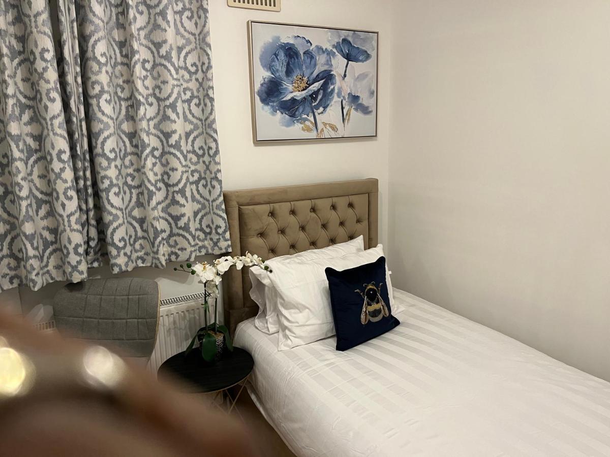 Tj Homes - Double Room With Single Bed - 3 Min To Tube Station - London Ruislip Esterno foto